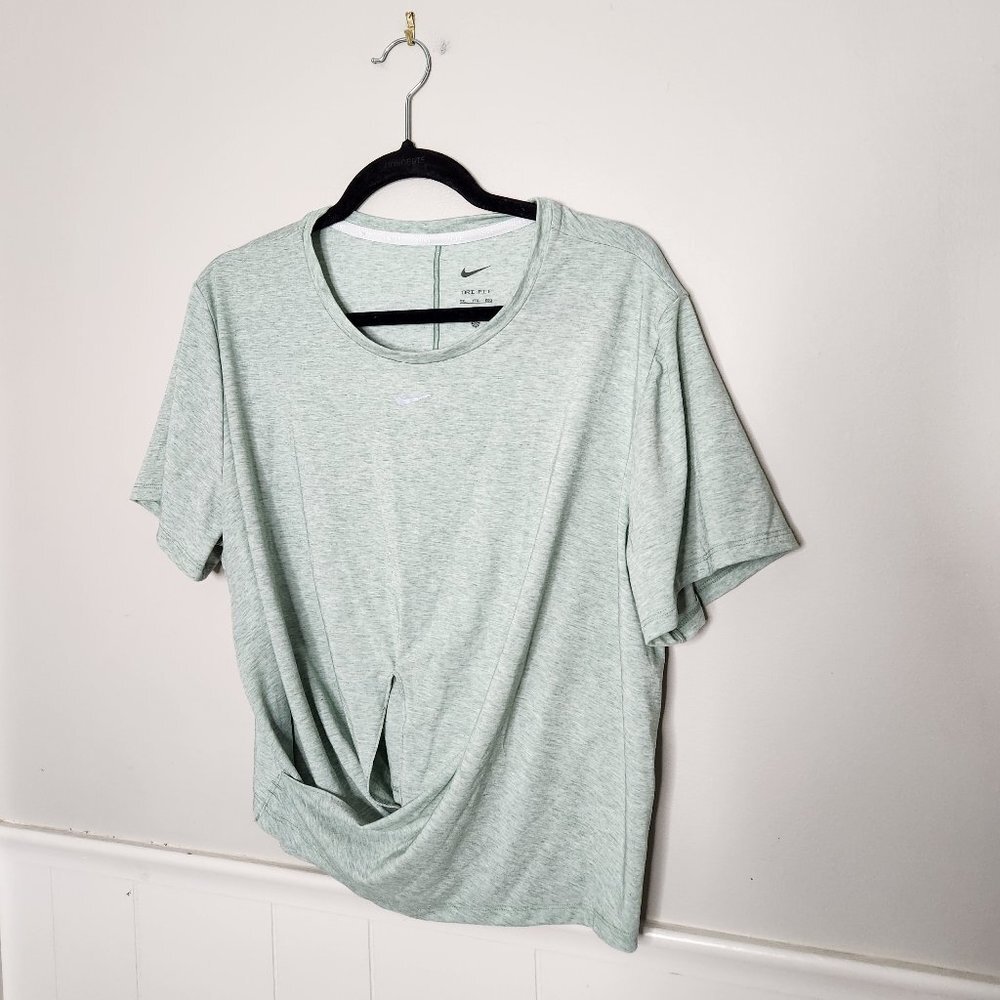 NIKE Green Short Sleeve Twist Front Tee NWT